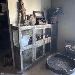 Unieke oude vitrine kast
