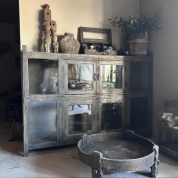 Unieke oude vitrine kast