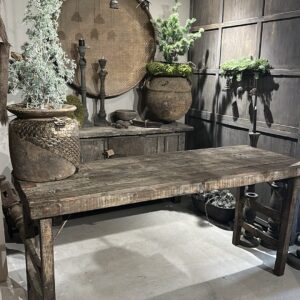 Robuuste stoere oude vintage markttafel uit India