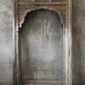 Stoere Indiase poort met houtsnijwerk 255 cm hoog