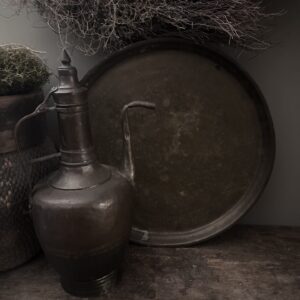 Breng karakter en historie in je interieur met deze prachtige unieke oude koperen schaal met mooie patina