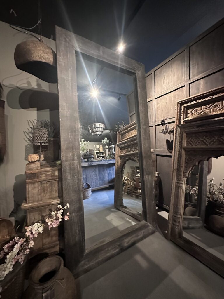 Stoere robuuste spiegel uit India