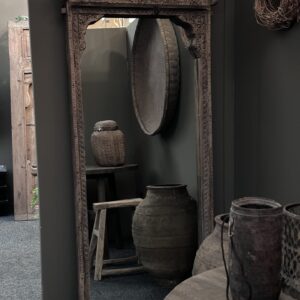 Unieke spiegel uit India in oud kozijn