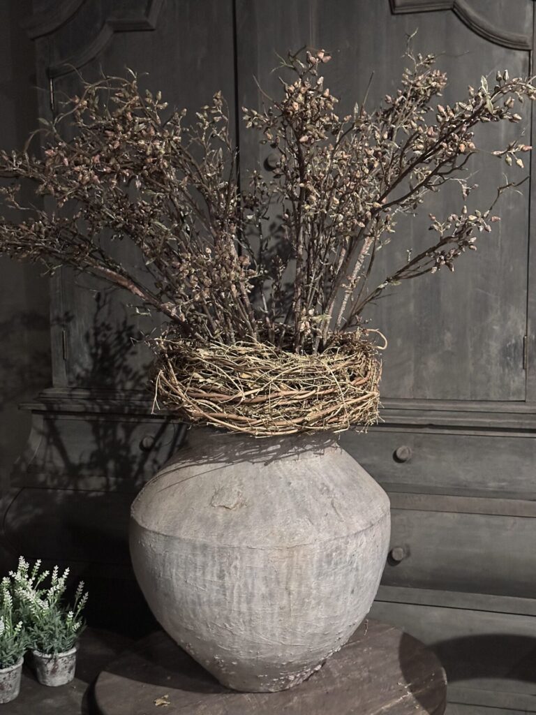 Oude stenen waterkruik