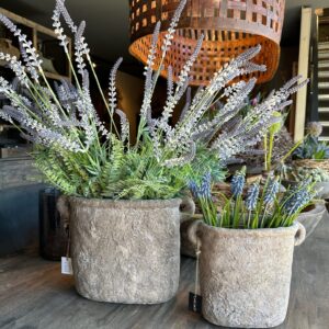 Stenen vensterbank pot