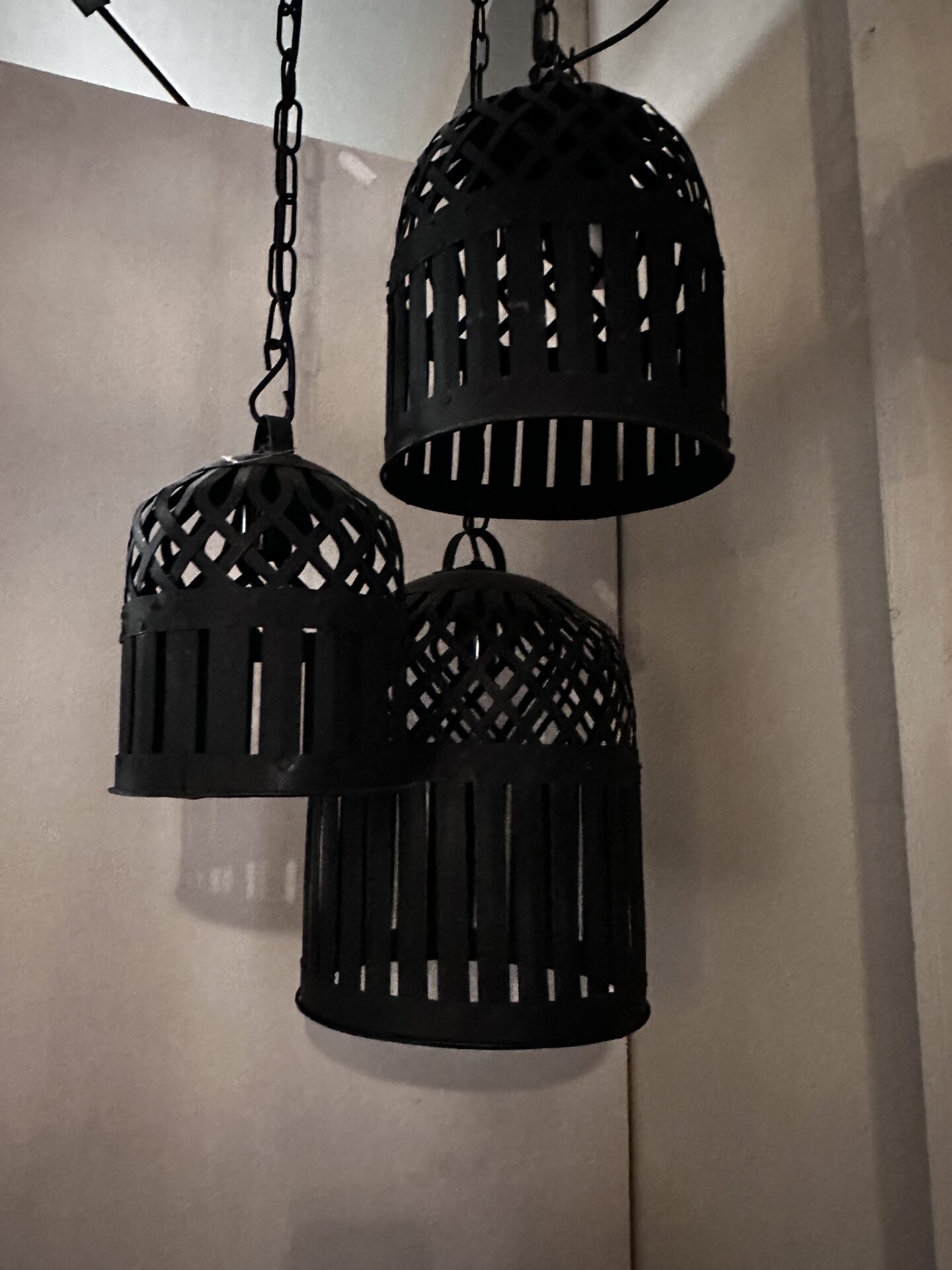 Mat Zwarte Kooi Hanglampen – Authentiek Indiaas Design (Beschikbaar in 3 Maten) - Afbeelding 2