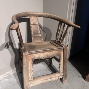 Oude Chinese Horseshoe Fauteuil – Unieke Houten Armstoel | Wabi-Sabi & Sobere Woonstijl