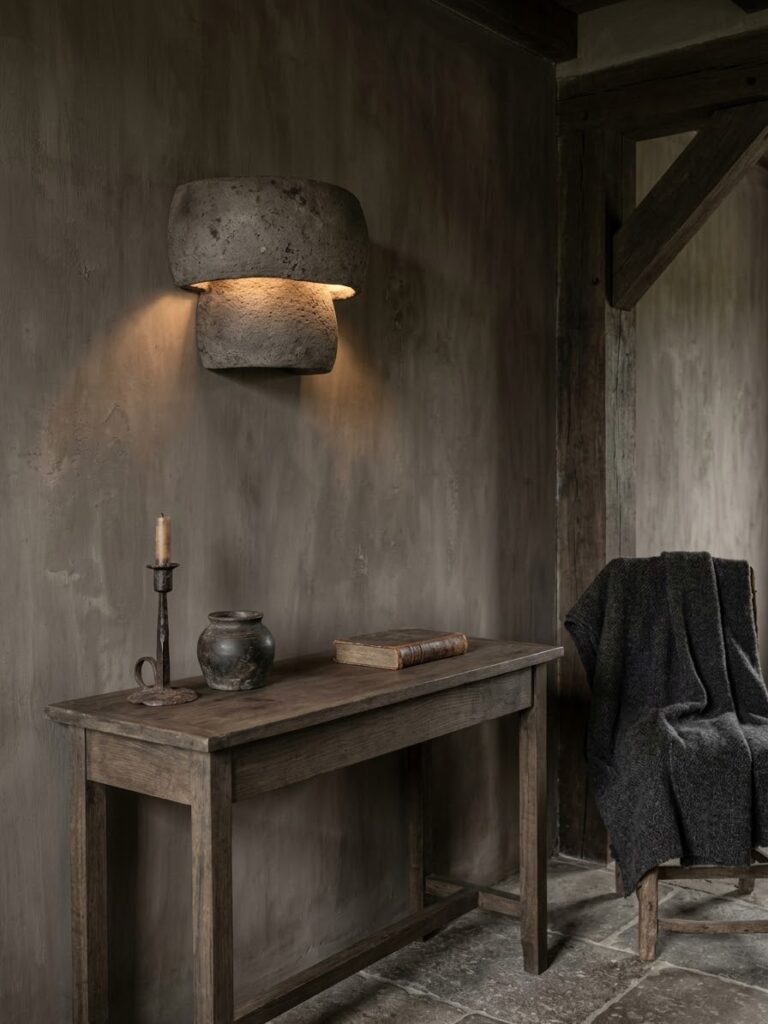 sobere leem wandlamp