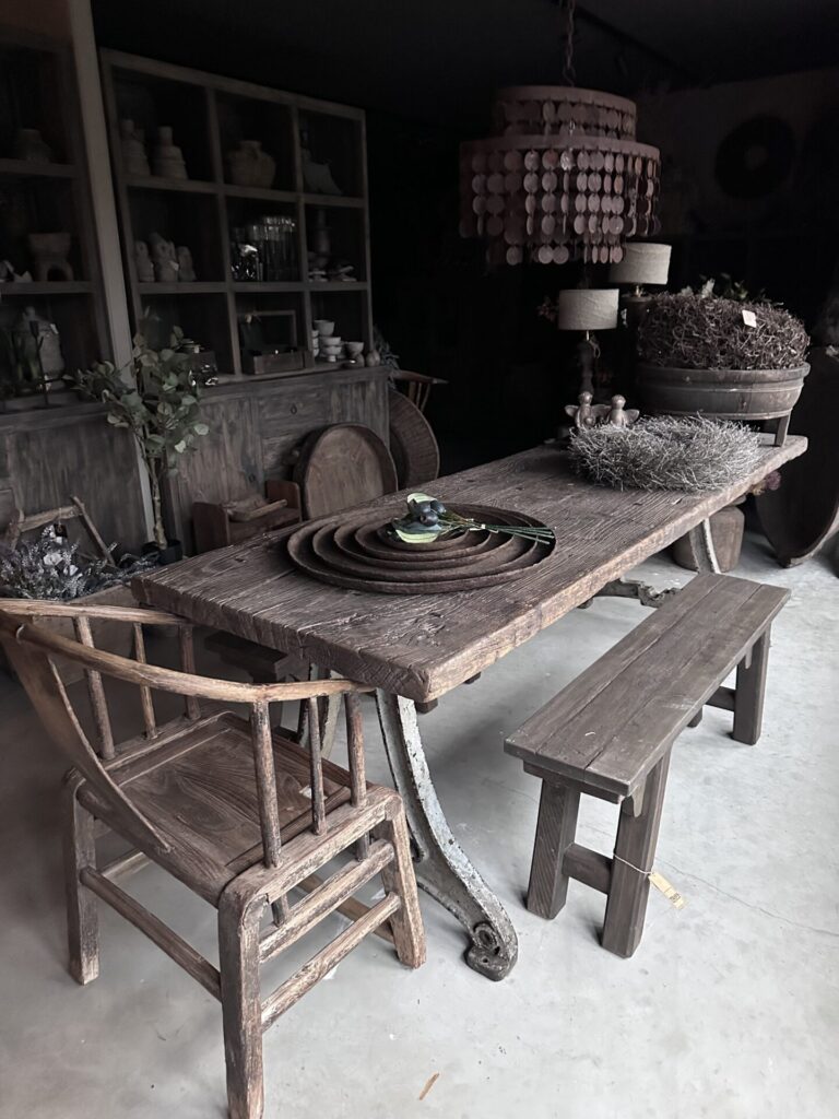 eettafel antieke kloosterdeur