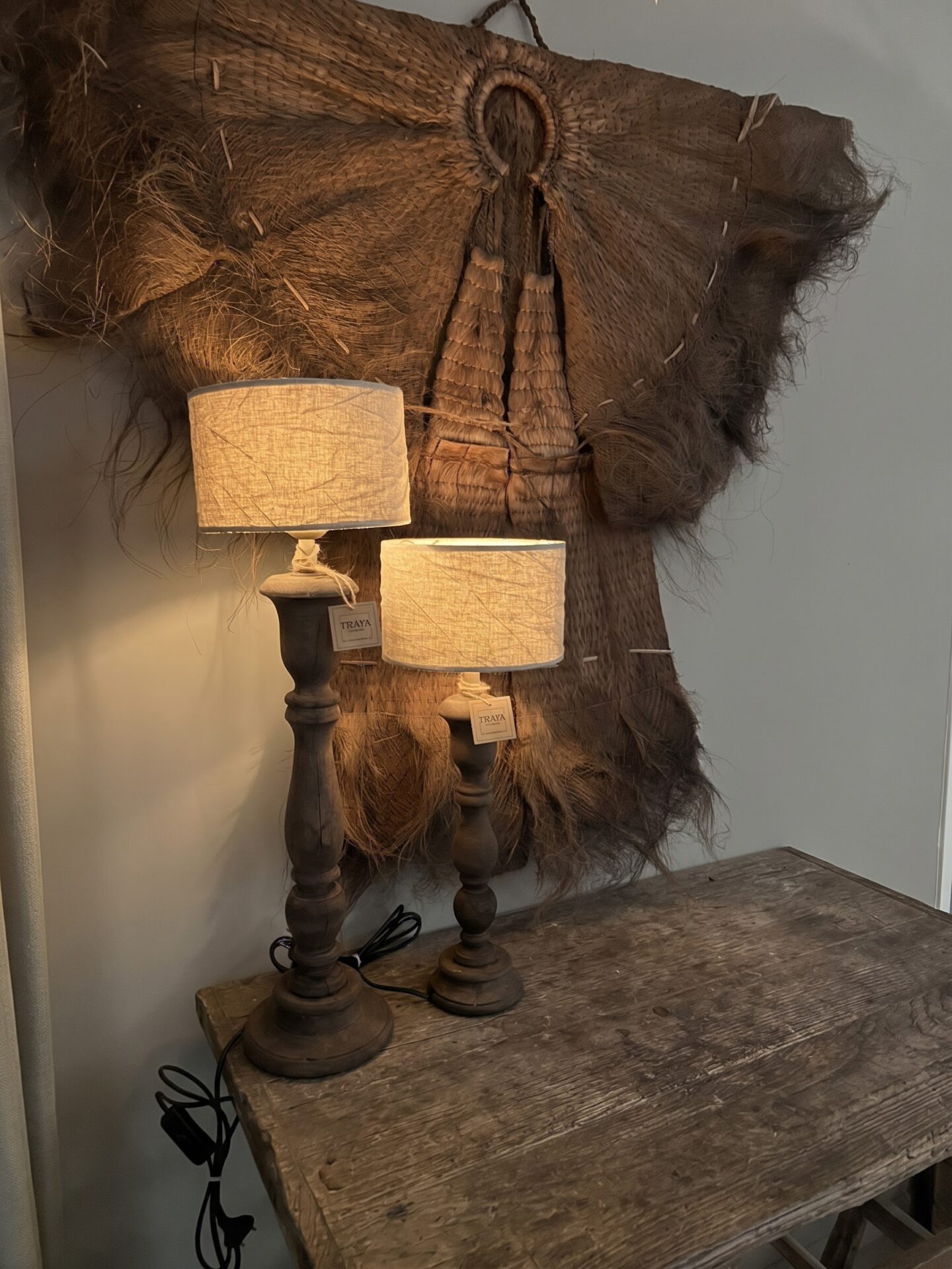 Haal de ultieme sfeer in huis met onze sobere houten tafellamp van Trapaliving - Afbeelding 5